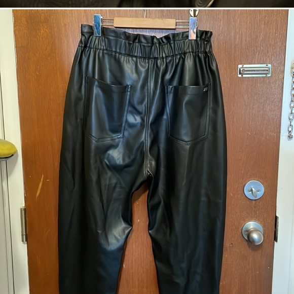 ZARA faux leather paper bag pants - Picture 2 of 7
